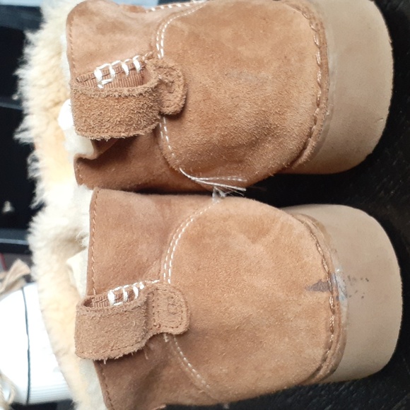 UGG BOOTIES - Picture 5 of 8